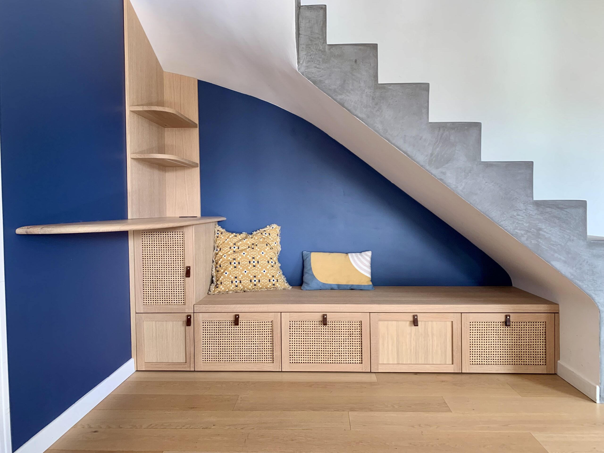 sous escalier chene
